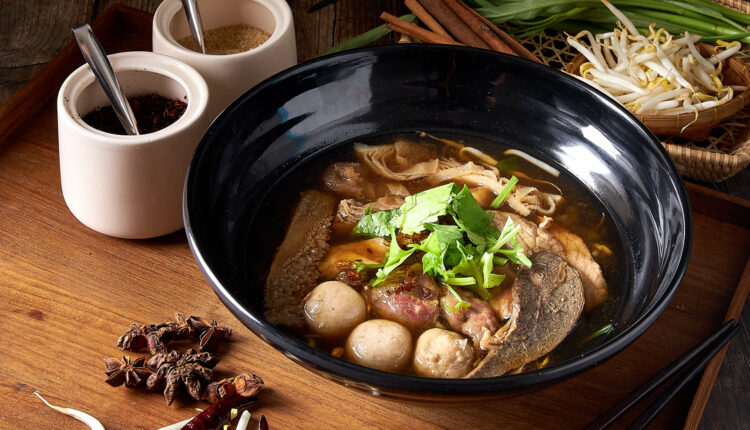 ร้านก๋วยเตี๋ยวเนื้อตุ๋นฮาลาล